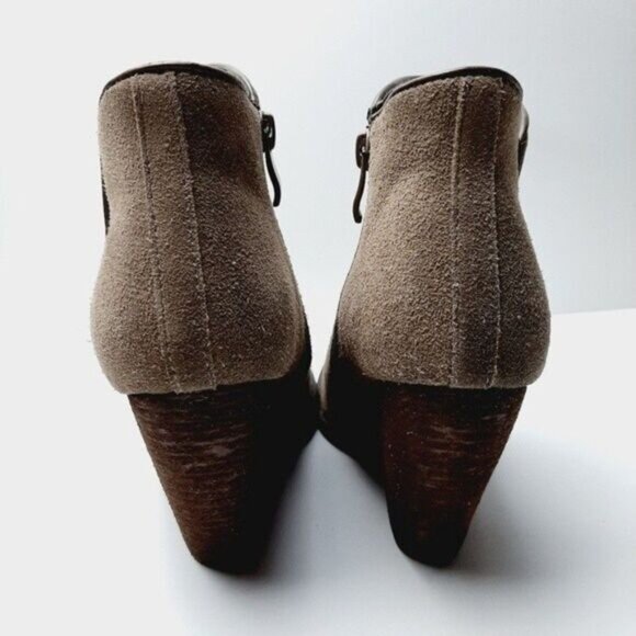 VERY VOLATILE Los Angeles Suede Bootie Block Heel Beige Sz 6 - Picture 8 of 16